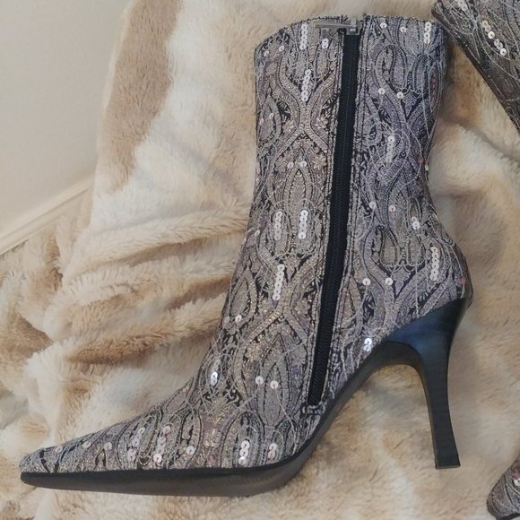 Anne Michelle Kerber Brocade Boots - Size 8 NWOB - Picture 5 of 9
